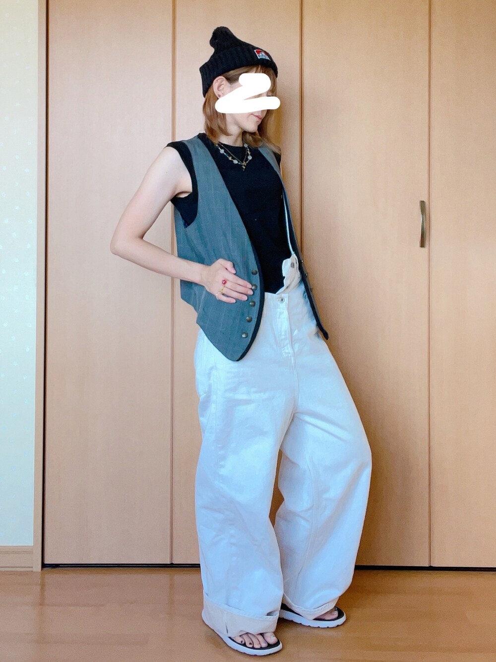 「古着コーデ、秋のコーデ、ニット帽、ﾊﾝﾄﾞﾒｲﾄﾞｱｸｾｻﾘｰ、お買い物、古着屋、まだまだ暑い」｜「古着屋のアイテム（デニムパンツ、ホワイト系）」を使った、*.⌘めんこ⌘.*さん（レディース・157cm）の秋コーディネートの2枚目の写真