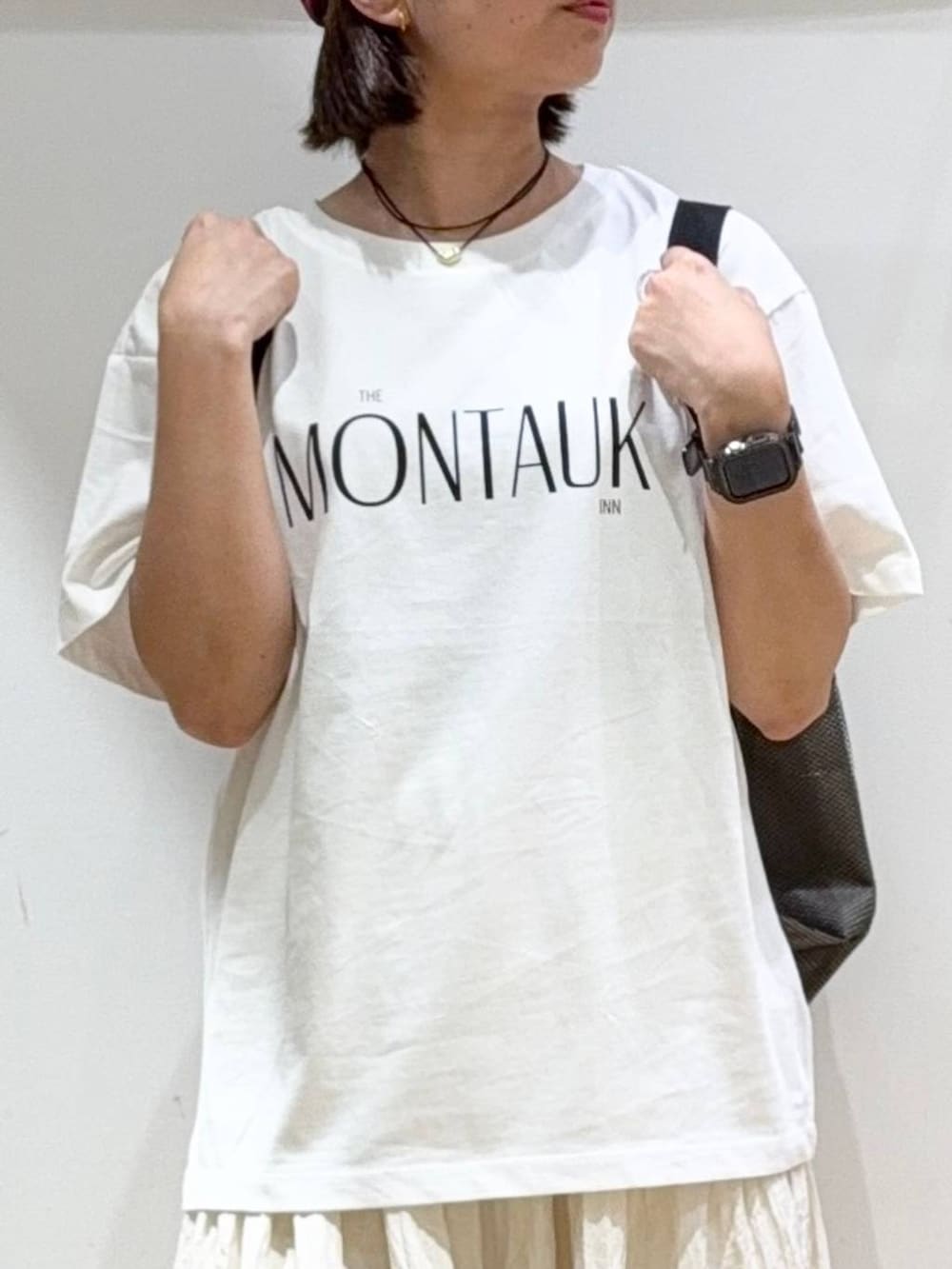 「低身長、ベーシック/シンプル、高見え、LAKOLE、Tシャツ、接触冷感、スカート、キャップ、ネックレス、生活雑貨、リュック・バッグ、カジュアル、カジュアルコーデ、デートコーデ、休日コーデ」｜「GLOBAL WORKのApple Watch UNISEXクリアバンド/118492（デジタル腕時計、ブラック系）」を使った、oisoさん（レディース・153cm）の夏コーディネートの6枚目の写真