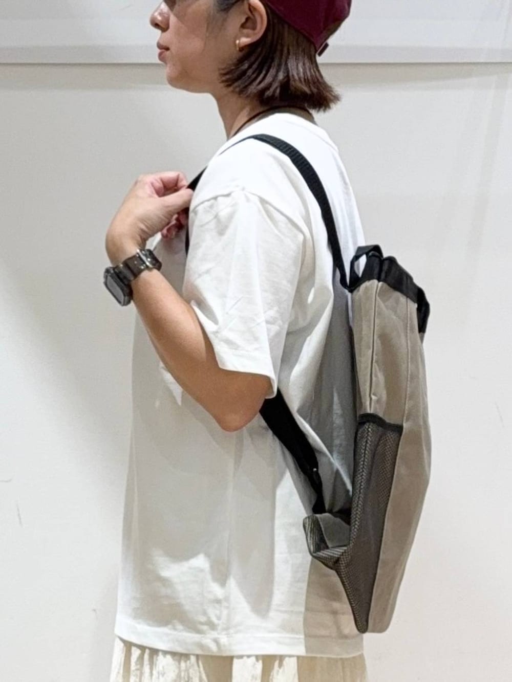 「低身長、ベーシック/シンプル、高見え、LAKOLE、Tシャツ、接触冷感、スカート、キャップ、ネックレス、生活雑貨、リュック・バッグ、カジュアル、カジュアルコーデ、デートコーデ、休日コーデ」｜「GLOBAL WORKのApple Watch UNISEXクリアバンド/118492（デジタル腕時計、ブラック系）」を使った、oisoさん（レディース・153cm）の夏コーディネートの8枚目の写真