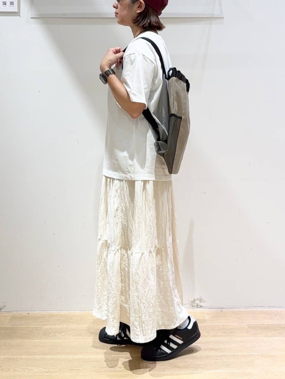 「低身長、ベーシック/シンプル、高見え、LAKOLE、Tシャツ、接触冷感、スカート、キャップ、ネックレス、生活雑貨、リュック・バッグ、カジュアル、カジュアルコーデ、デートコーデ、休日コーデ」｜「GLOBAL WORKのApple Watch UNISEXクリアバンド/118492（デジタル腕時計、ブラック系）」を使った、oisoさん（レディース・153cm）の夏コーディネートの5枚目の写真