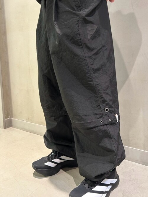 DAY//Ø ウーブンジャケット、DAY//Ø ウーブンパンツ、アディゼロEVO SL