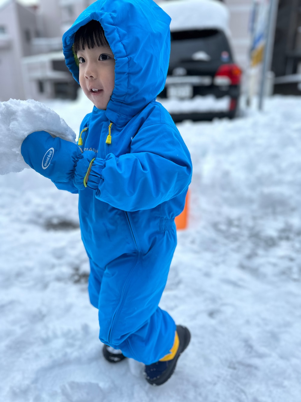 「ブーツ、スノーブーツ、mont-bell、ホットビスケッツ、UNIQLO、ドラえもん、男の子」｜「mont-bellのアイテム（その他アウター、ブルー系）」を使った、haruasa さん（キッズ・80cm）の冬コーディネートの2枚目の写真