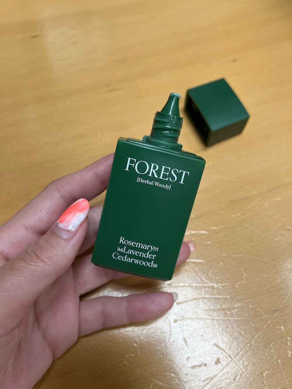 グリーン系のハンドケア/ハンドクリーム、ホワイト系のハンドケア/ハンドクリーム、ピンク系のハンドケア/ハンドクリームを着用したレディースの夏コーディネートの2枚目の写真