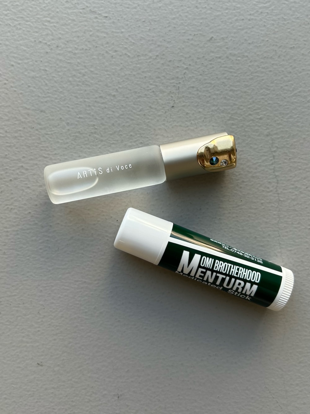 ピンク系のハンドケア/ハンドクリーム、その他のハンドケア/ハンドクリーム、パープル系の香水を着用したレディースの春コーディネートの4枚目の写真