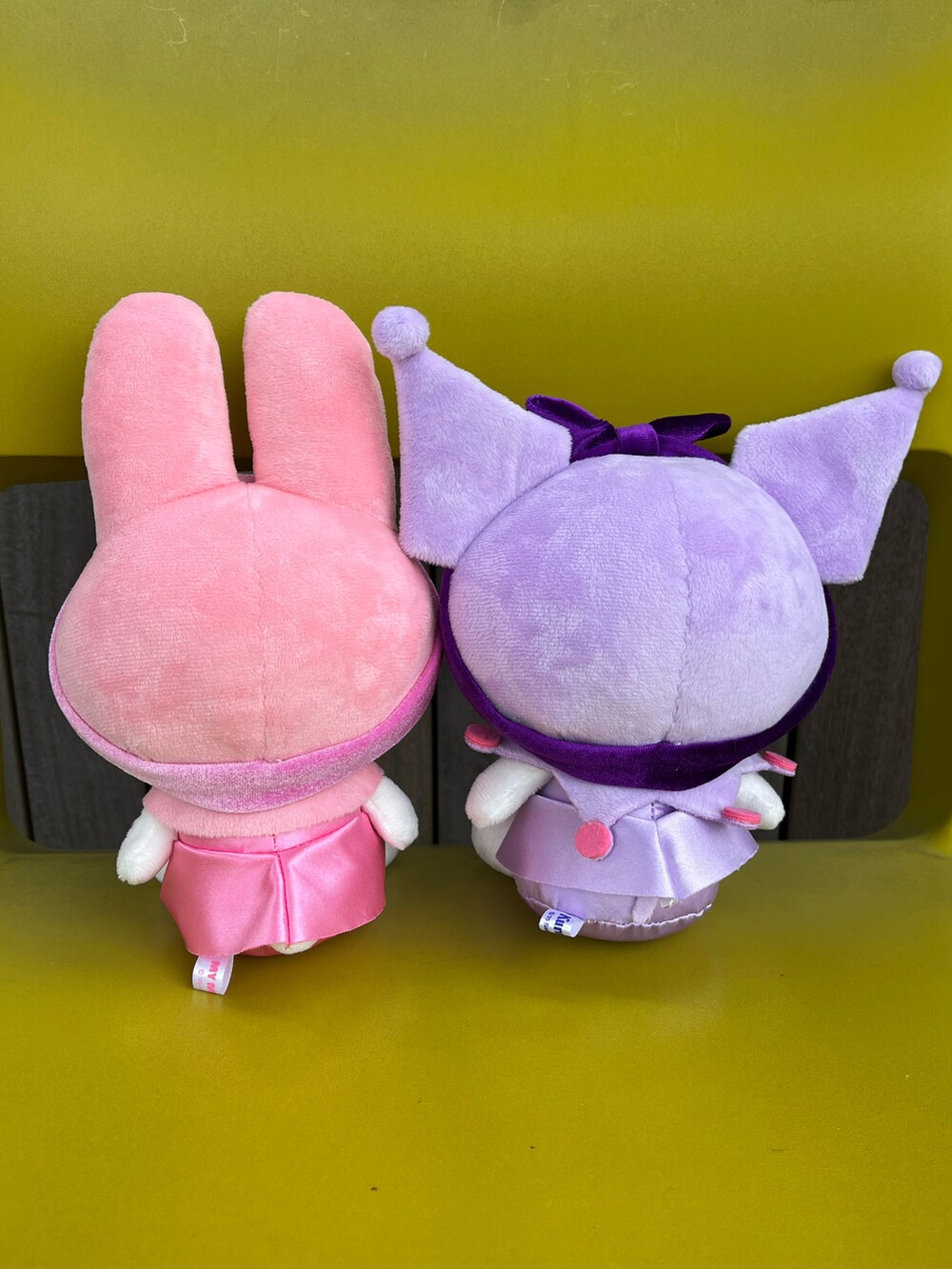 パープル系のおもちゃ、ピンク系のおもちゃを着用したレディースの春コーディネートの2枚目の写真