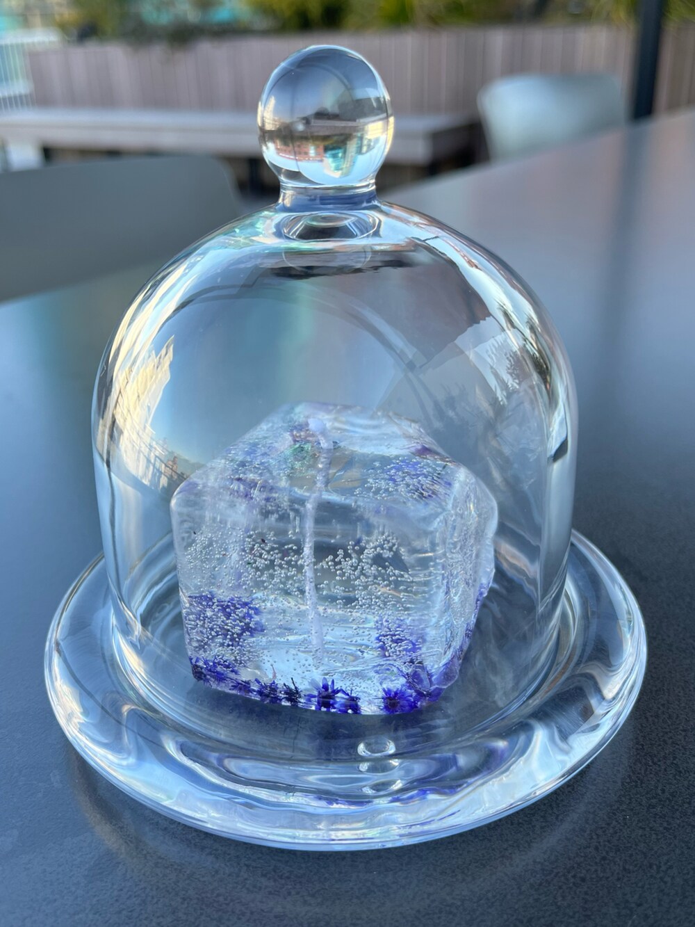 パープル系のキャンドル、ホワイト系のキャンドル、その他のキャンドルを着用したレディースの冬コーディネートの2枚目の写真