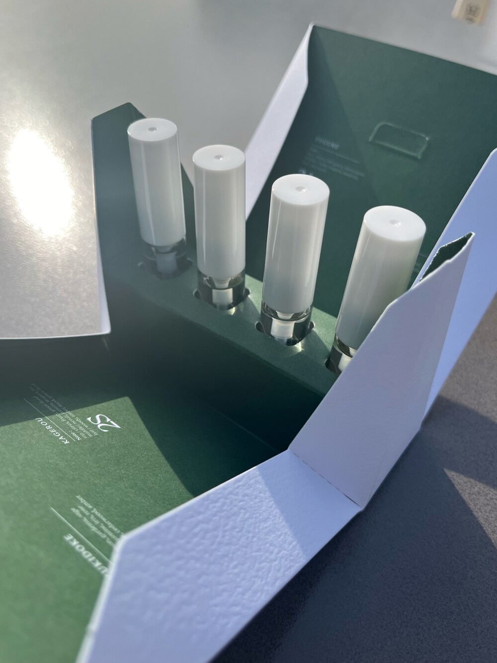 その他の香水を着用したレディースの春コーディネートの3枚目の写真