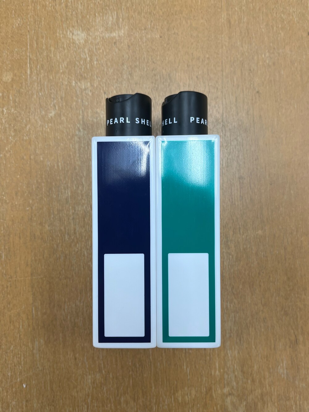 グレー系のバス/トイレグッズ、ホワイト系のシャンプー、ホワイト系のコンディショナーを着用したレディースの夏コーディネートの4枚目の写真