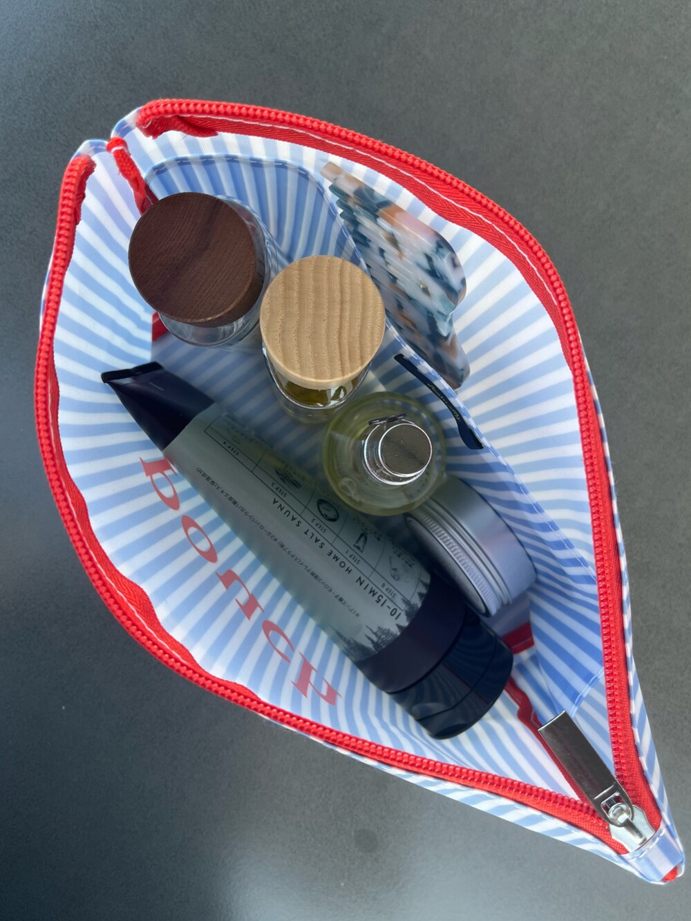 その他の入浴剤・バスケア、ピンク系のボディケア/ボディクリーム、その他のヘアオイル/ヘアミルクを着用したレディースの夏コーディネートの2枚目の写真