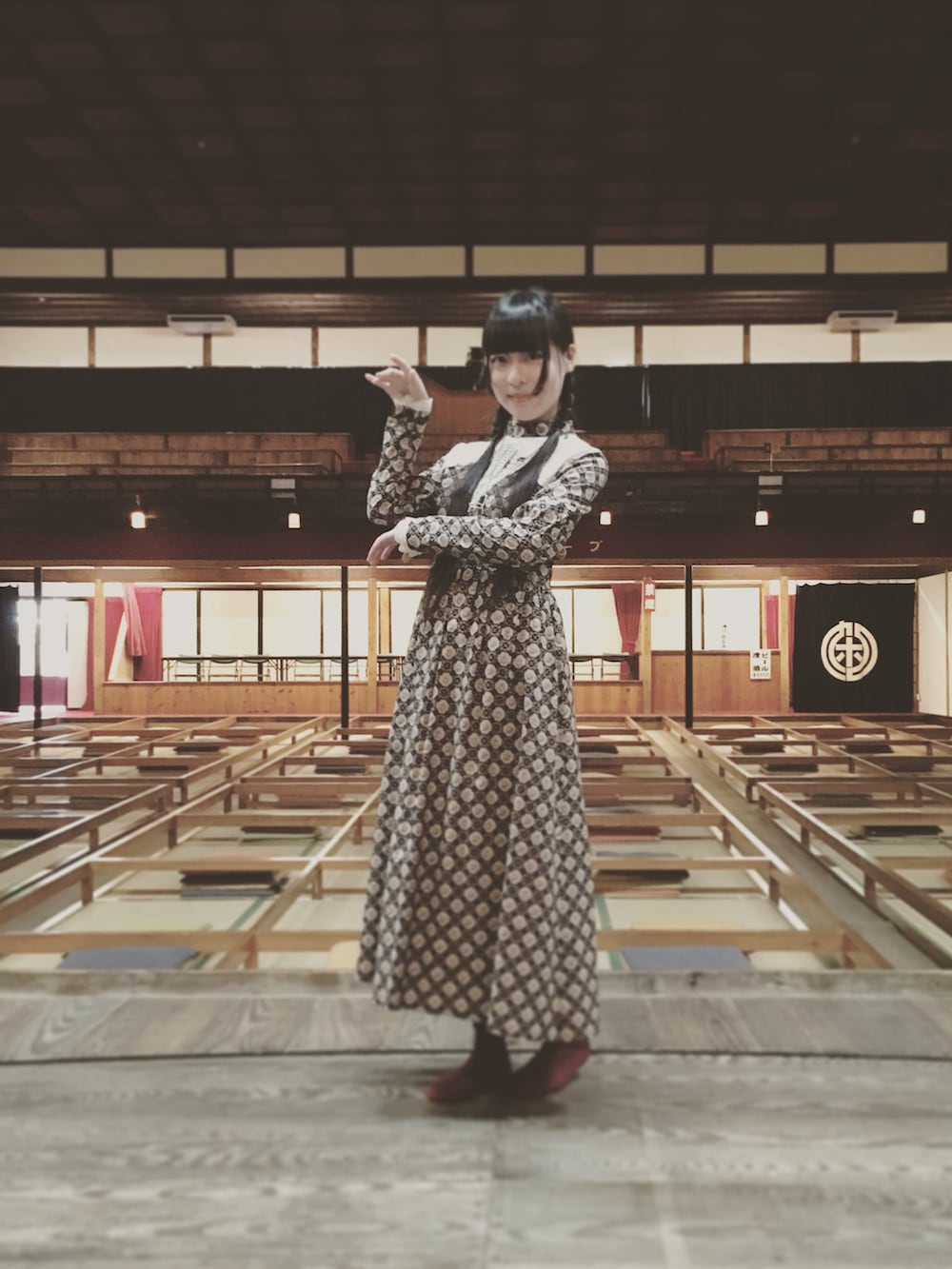 その他のワンピースを着用したレディースの秋コーディネートの2枚目の写真