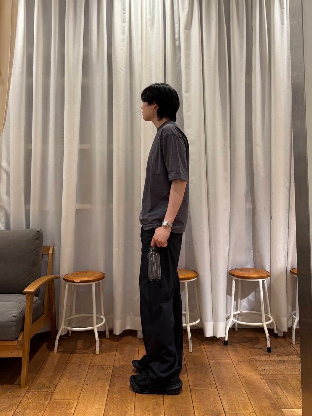 「スポーツミックス、アーバンリサーチドアーズ、休日スタイル、サンダルコーデ、旅行コーデ、サンダル×ソックス、ここでしか手に入らない別注アイテム、初夏のお出掛けコーデ、外遊びコーデ」｜「KINTOの『別注』KINTO×DOORS LIVING PRODUCTS　ウォーターボトル 500ml（グラス/マグカップ/タンブラー、グレー系）」を使った、minsoo628さん（メンズ・176cm）の夏コーディネートの3枚目の写真
