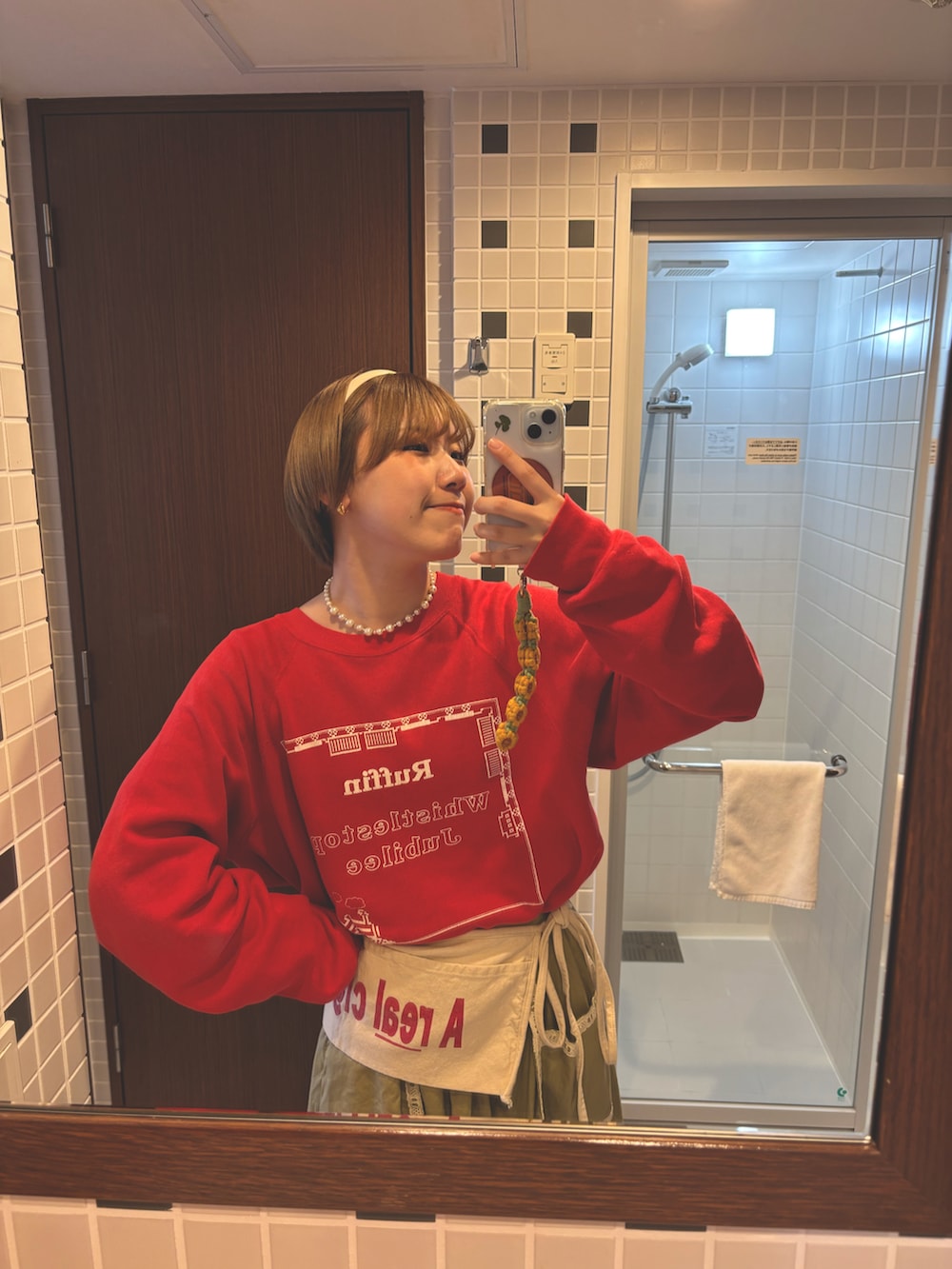 「VINTAGEのアイテム（スウェット、レッド系）」を使った、おいたん🍙さん（レディース・159cm）の春コーディネートの3枚目の写真