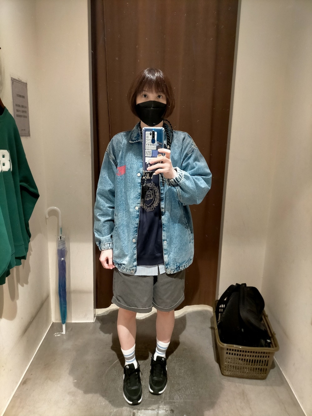 「男孩風、日系休闲、日系穿搭」｜「UNIQLOのアイテム（Tシャツ/カットソー、ブルー系）」を使った、Poporabbit Chenさん（レディース・160cm）の秋コーディネートの2枚目の写真