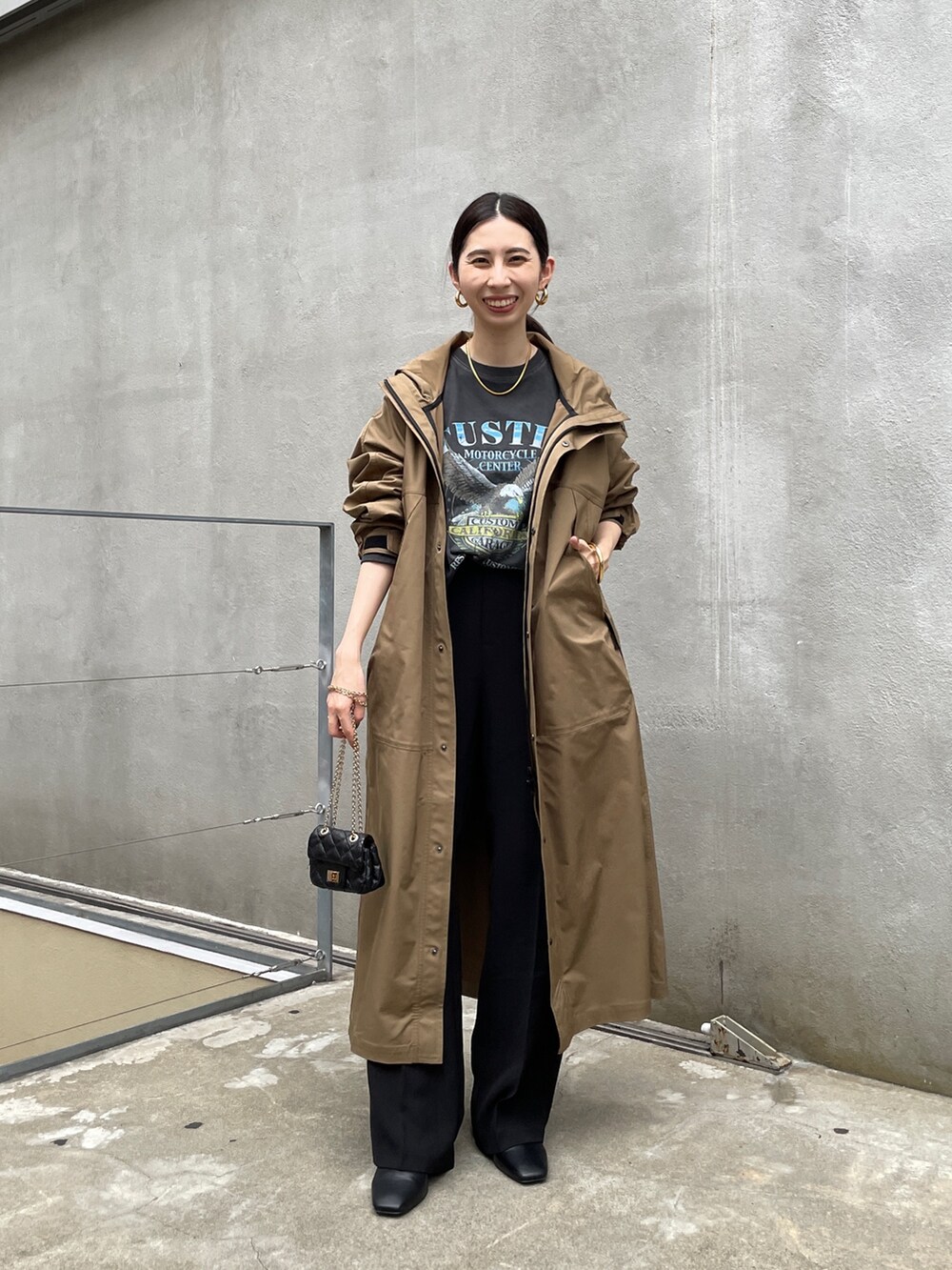 「ビッグシルエット、モード、大人カジュアル、秋服準備はじめました、休日スタイル、秋先取りコーデ、パンツスタイル、秋コーデ、マンパ」｜「LOUNGEDRESSの【GOOD ROCK SPEED / グッドロックスピード】EAGLEロンT（Tシャツ/カットソー、ブラック系）」を使った、airiさん（レディース・160cm）の秋コーディネートの3枚目の写真