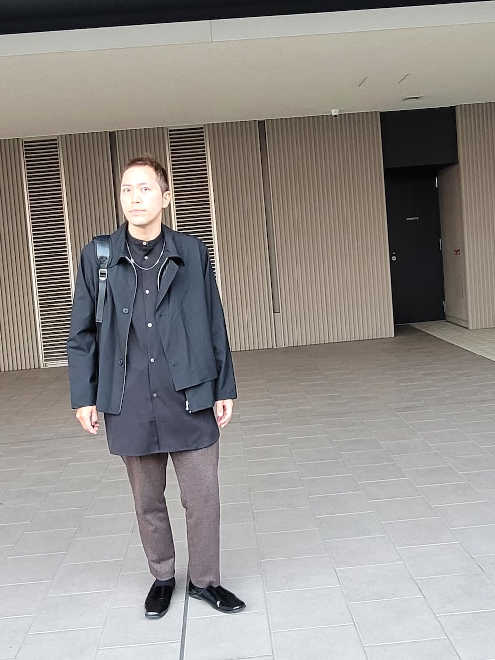 「大人カジュアル、メンズコーデ、キレイめ、ユニクロ、スクエアトゥ」｜「MBのアイテム（シューズ、ブラック系）」を使った、コタオさん（メンズ・175cm）の冬コーディネートの5枚目の写真