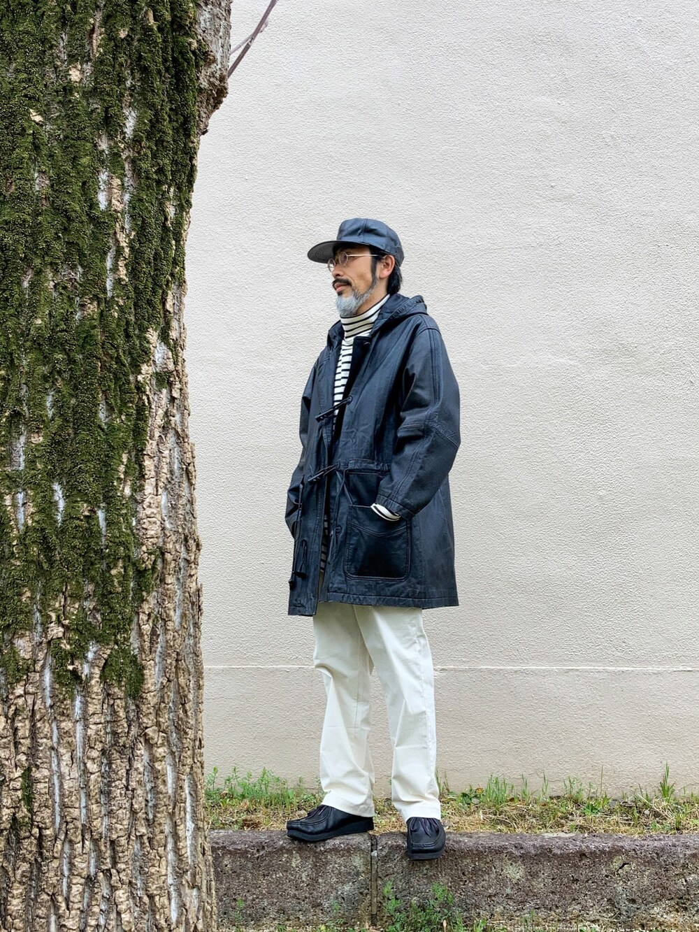 「レザージャケット、レザー、ベレー帽、ニット帽、キャップ、モックネック、ボーダー、チノパン、clarks、BEAMS、UNIQLO、ユニクロ、UNIQLO U、LECHOPPE、new york hat」｜「UNIQLOのアイテム（ハンチング/ベレー帽、ブラック系）」を使った、【Khaki's】A田さん（メンズ・163cm）の春コーディネートの3枚目の写真