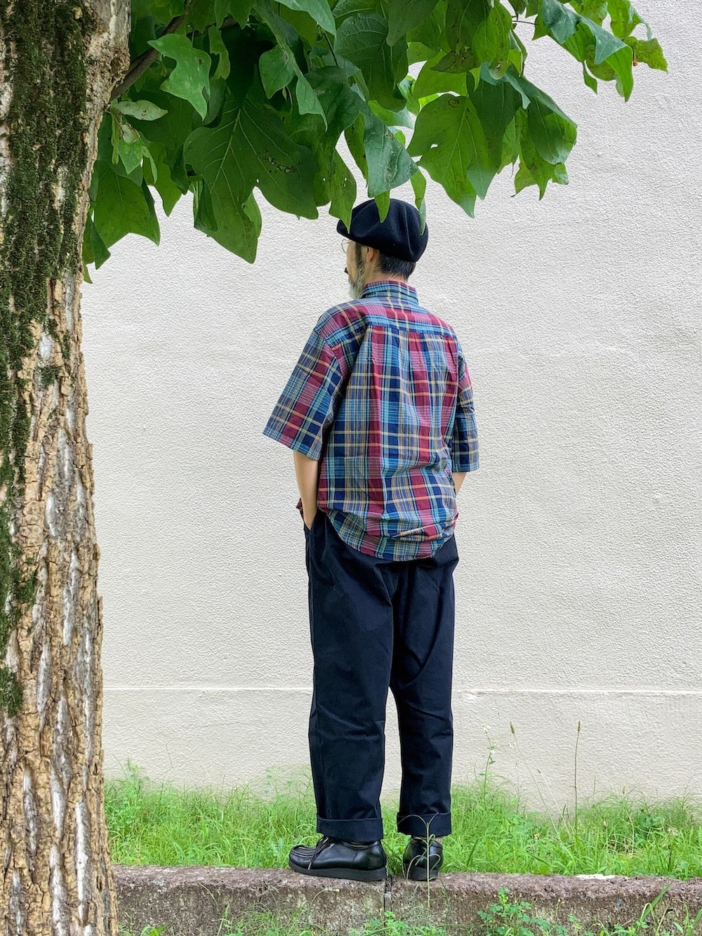 「ベレー帽、mighty shine、丸メガネ、Zparts、チェックシャツ、チェック、UNIQLO、メッシュベルト、supermarketrelaxfit、チノパン、ユニクロ、イタリア軍、ミリタリー、ワラビー、clarks」｜「Mighty Shineのベレー帽（ハンチング/ベレー帽、ブラック系）」を使った、【Khaki's】A田さん（メンズ・163cm）の夏コーディネートの2枚目の写真