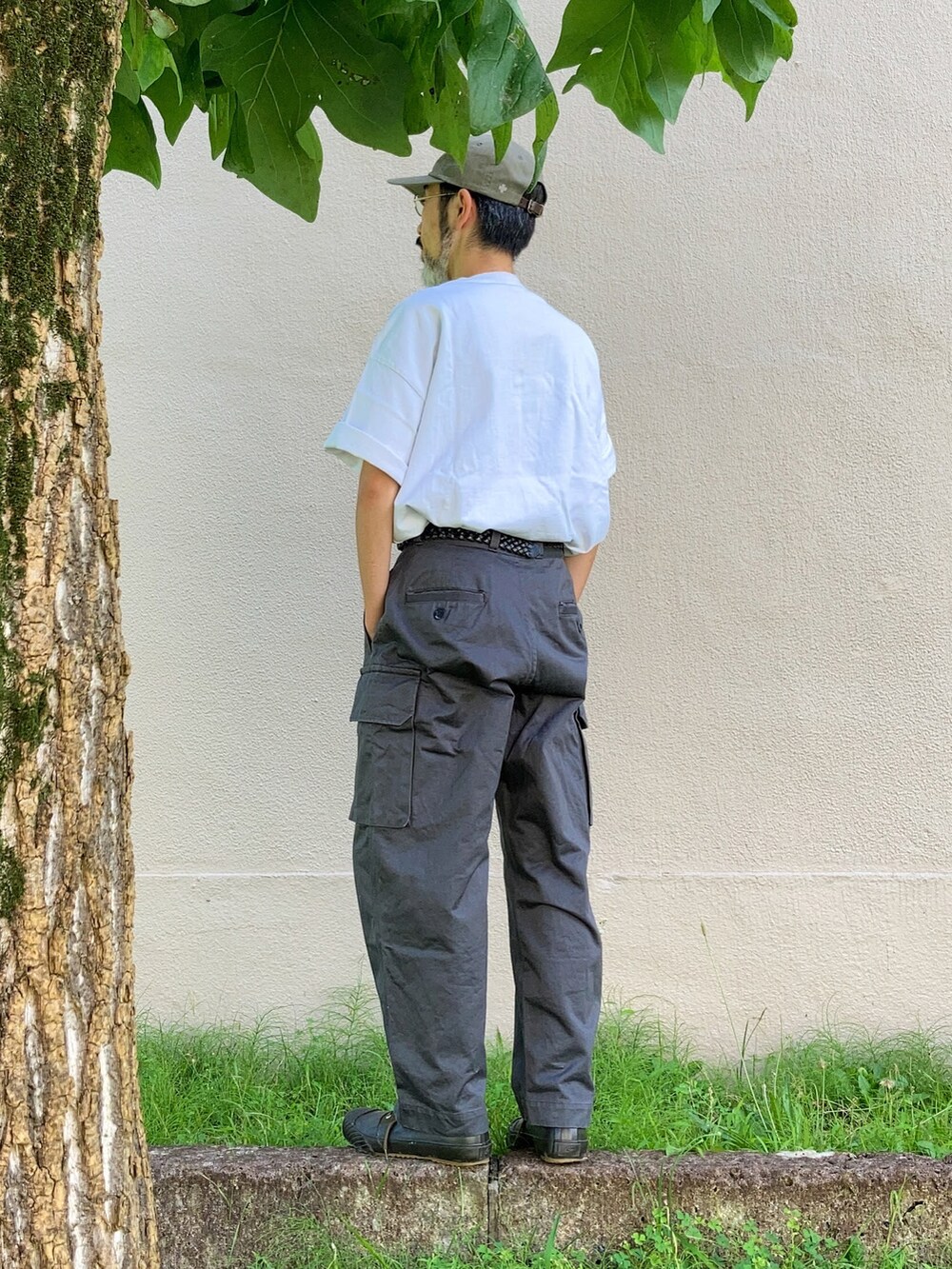 「beams plus、BEAMS、へリンボーン、丸メガネ、ヘンリーネック、カーゴパンツ、Ets.MATERIAUX、m47、Moonstar、ALWEATHER、イタリア軍、ミリタリー、ミリタリーパンツ、オリーブ、カーキ」｜「BEAMS PLUSのBEAMS PLUS / 6パネル キャップ（ヘリンボーン・デニム）（キャップ、グリーン系）」を使った、【Khaki's】A田さん（メンズ・163cm）の夏コーディネートの2枚目の写真