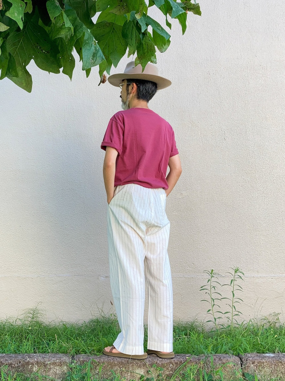 「ハット、brixton、丸メガネ、Zparts、Tシャツ、UNIQLO U、イージーパンツ、ストライプパンツ、uniqlo ines de la fressange、サンダル、montbell、UNIQLO、ユニクロ、pink、ピンク」｜「BRIXTONのアイテム（ハット、ベージュ系）」を使った、【Khaki's】A田さん（メンズ・163cm）の夏コーディネートの2枚目の写真