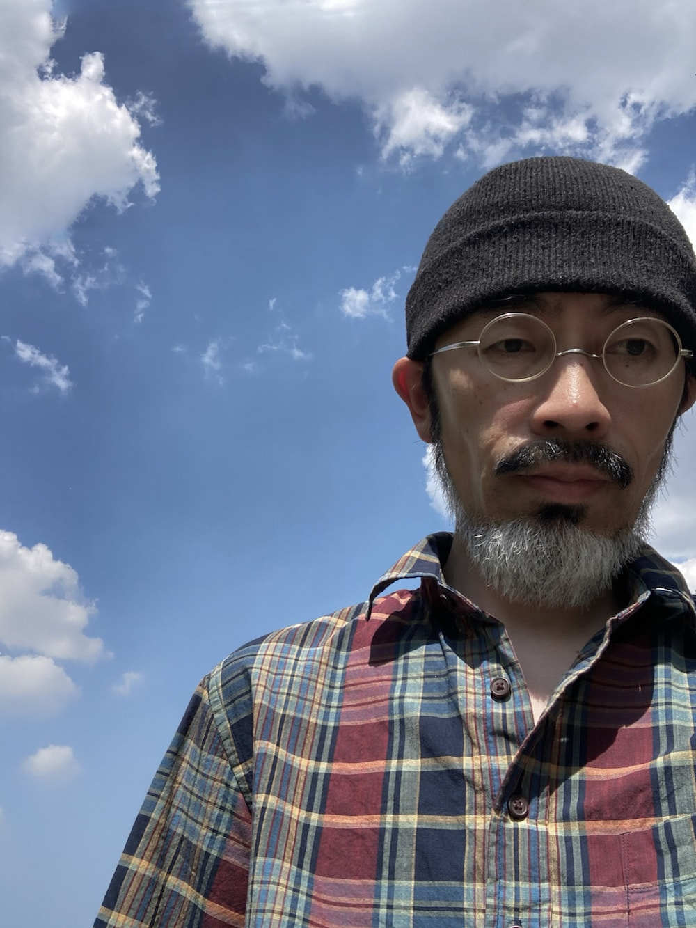「WORKMANのアイテム（ニットキャップ/ビーニー、ブラック系）」を使った、【Khaki's】A田さん（メンズ・163cm）の夏コーディネートの3枚目の写真