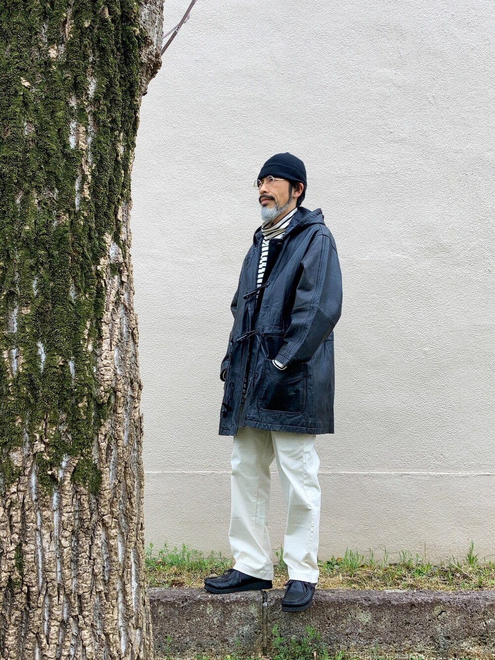 「レザージャケット、レザー、ベレー帽、ニット帽、キャップ、モックネック、ボーダー、チノパン、clarks、BEAMS、UNIQLO、ユニクロ、UNIQLO U、LECHOPPE、new york hat」｜「UNIQLOのアイテム（ハンチング/ベレー帽、ブラック系）」を使った、【Khaki's】A田さん（メンズ・163cm）の春コーディネートの2枚目の写真