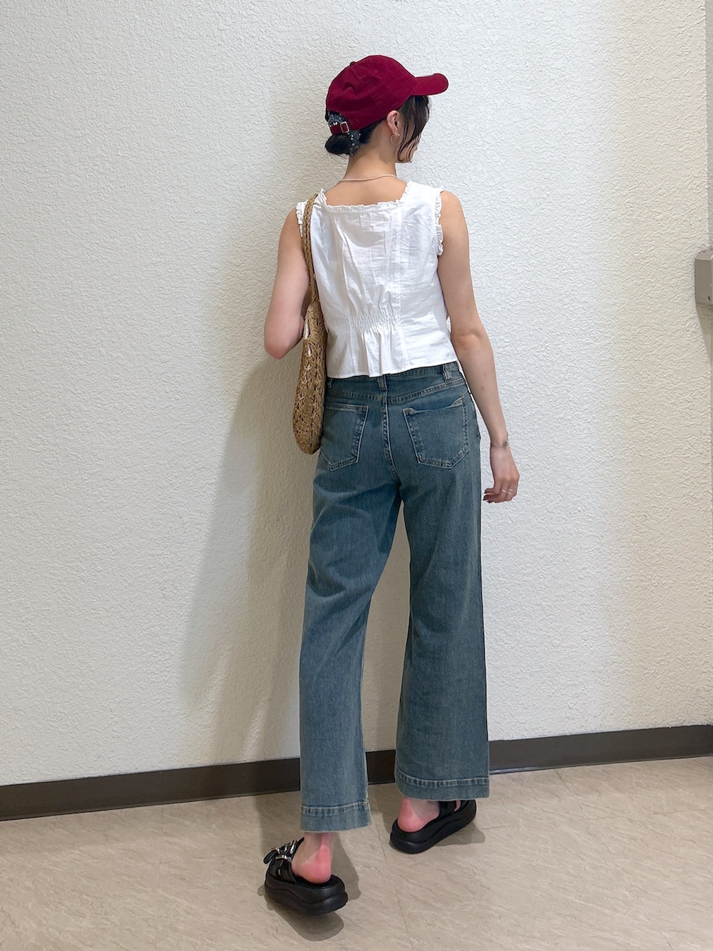 「スポーツミックス、サンダル、やっぱり帽子が好き、お出かけコーデ、リボン、トートバッグ、キャップ、厚底サンダル、デニム、おでかけコーデ、リラックススタイル、シンプルカジュアル、旅行、骨格ナチュラル、ブルベ夏」｜「FREE'S MARTの◇[低身長サイズ・Lサイズあり]ベーシックワイドデニム[Sシリーズ]（デニムパンツ、ブルー系）」を使った、こころさん（レディース・163cm）の春コーディネートの2枚目の写真