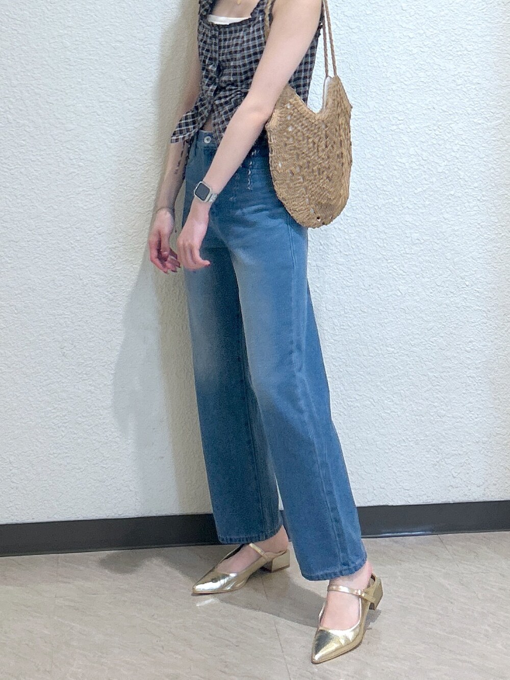 「レイヤードスタイル、最近のいい感じコーデ、大人カジュアル、春夏コーデ、韓国ファッション、きれいめカジュアル、デニム、リボン、初夏コーデ、大人かわいい、今日のコーデ、夏ファッション、骨格ナチュラル、ブルベ夏、ootd」｜「FREE'S MARTの[低身長サイズ・Lサイズあり］【6色展開】ストレートデニムパンツ[Sシリーズ]（デニムパンツ、ブルー系）」を使った、こころさん（骨格ナチュラル・レディース・163cm）の春コーディネートの3枚目の写真