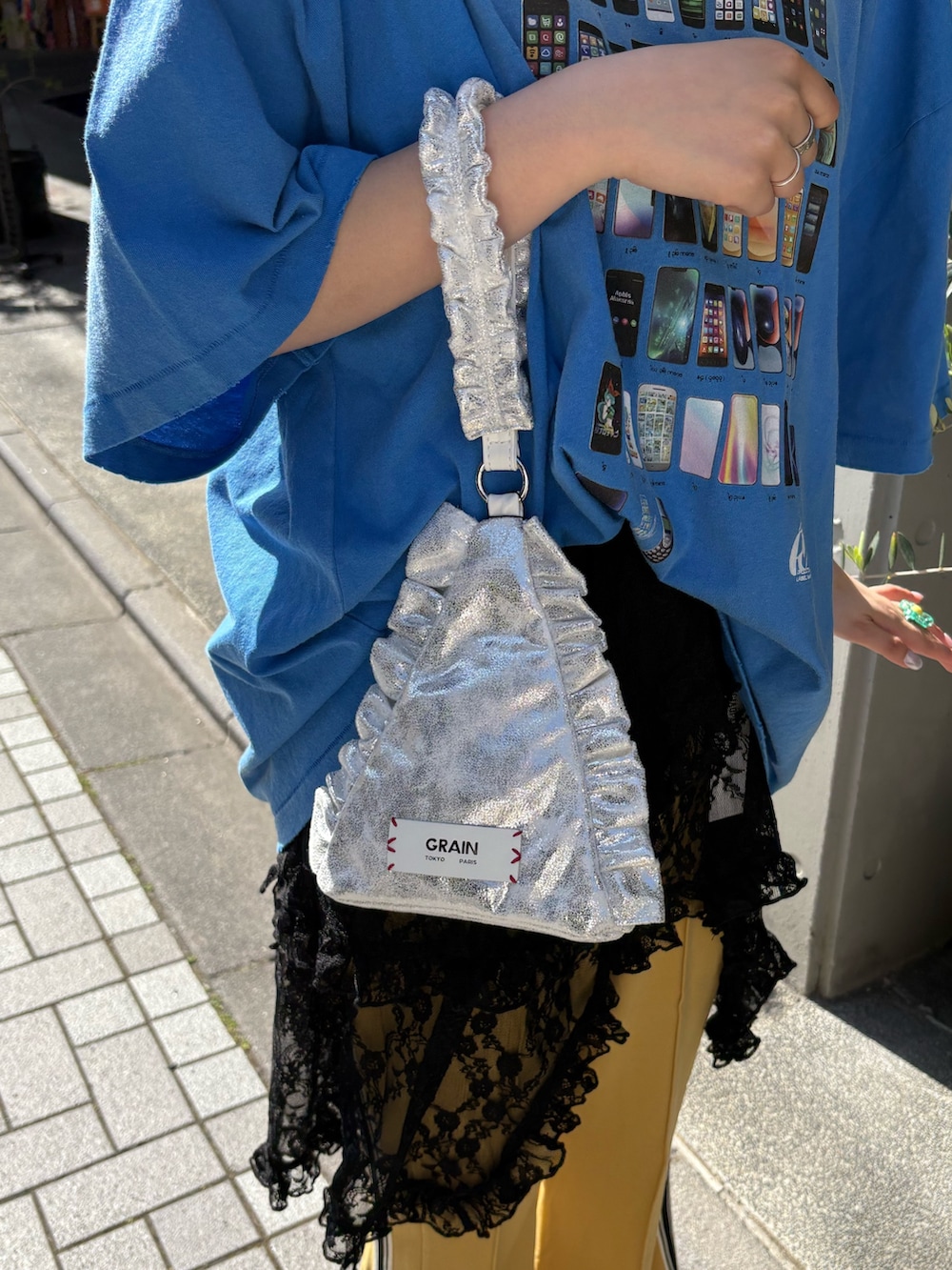 「レイヤードスタイル、ヴィンテージ、ヴィンテージTシャツ、レース、レーススカート、フレアパンツ、フレアパンツコーデ、ラインパンツ、Tシャツ、チャオパニック、ciaopanic、夏服、夏コーデ」｜「RePRODUCTION LABELの【RePRODUCTION LABEL / リプロダクションレーベル】アソートヴィンテージフェードTEE（Tシャツ/カットソー、ブルー系）」を使った、ひなのさん（骨格ストレート・レディース・159cm）の夏コーディネートの4枚目の写真