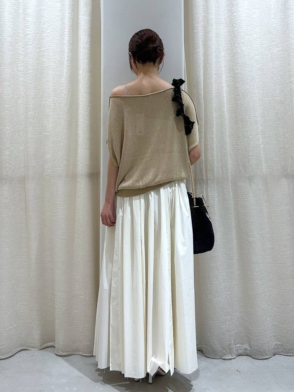 「ナチュラル、ラフ、カジュアル」｜「MAISON N.H PARISの【MAISON N.H PARIS】ALMA BAG（ショルダーバッグ、ブラック系）」を使った、babylonehimeさん（レディース・158cm）の春コーディネートの3枚目の写真