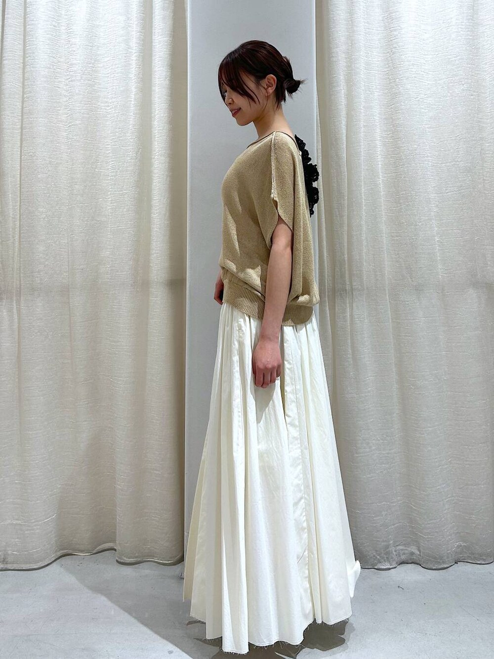 「ナチュラル、ラフ、カジュアル」｜「MAISON N.H PARISの【MAISON N.H PARIS】ALMA BAG（ショルダーバッグ、ブラック系）」を使った、babylonehimeさん（レディース・158cm）の春コーディネートの2枚目の写真