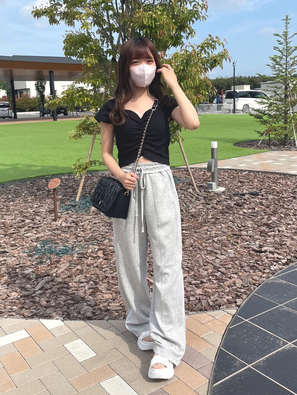 hinaさんの「胸クシュブラトップ（one after another NICE CLAUP）」を使ったコーディネートの2枚目の写真