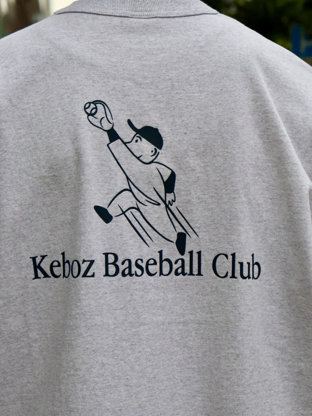 「柄シャツ、お出かけコーデ、春夏コーデ、ゆるコーデ、ベージュ」｜「KEBOZのCURVE PANTS（その他パンツ、グレー系）」を使った、kouketsutomoyaさん（メンズ・180cm）の夏コーディネートの6枚目の写真
