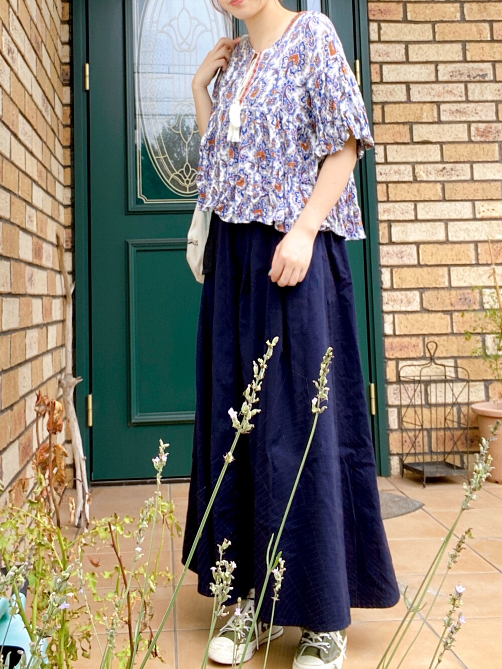「CONVERSEのアイテム（スニーカー、グリーン系）」を使った、moepさん（レディース・154cm）の夏コーディネートの2枚目の写真
