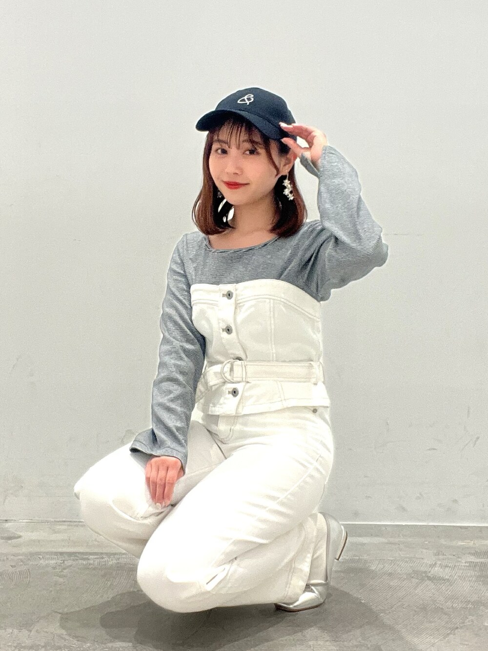 「春、オトナカジュアル、キャップ、今日のコーデ、プチプラ、earth music&ecology、デニム、パンツスタイル、低身長、低身長コーデ」|「Areeamのアイテム(バッグ、ブラック系)」を使った、manaさん(レディース・150cm)の春コーディネートの4枚目の写真