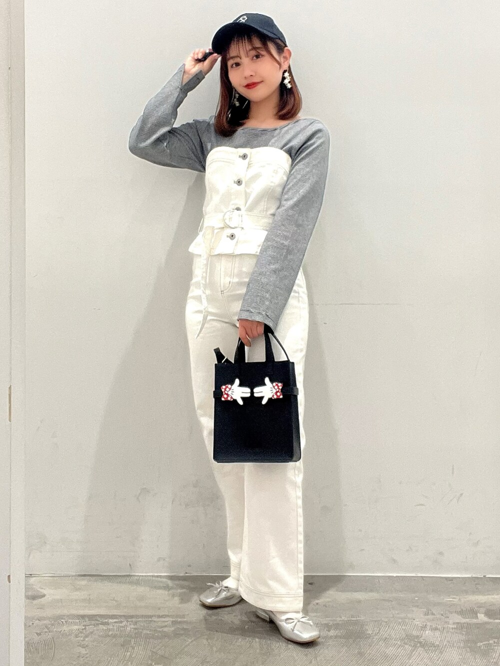 「春、オトナカジュアル、キャップ、今日のコーデ、プチプラ、earth music&ecology、デニム、パンツスタイル、低身長、低身長コーデ」|「Areeamのアイテム(バッグ、ブラック系)」を使った、manaさん(レディース・150cm)の春コーディネートの2枚目の写真