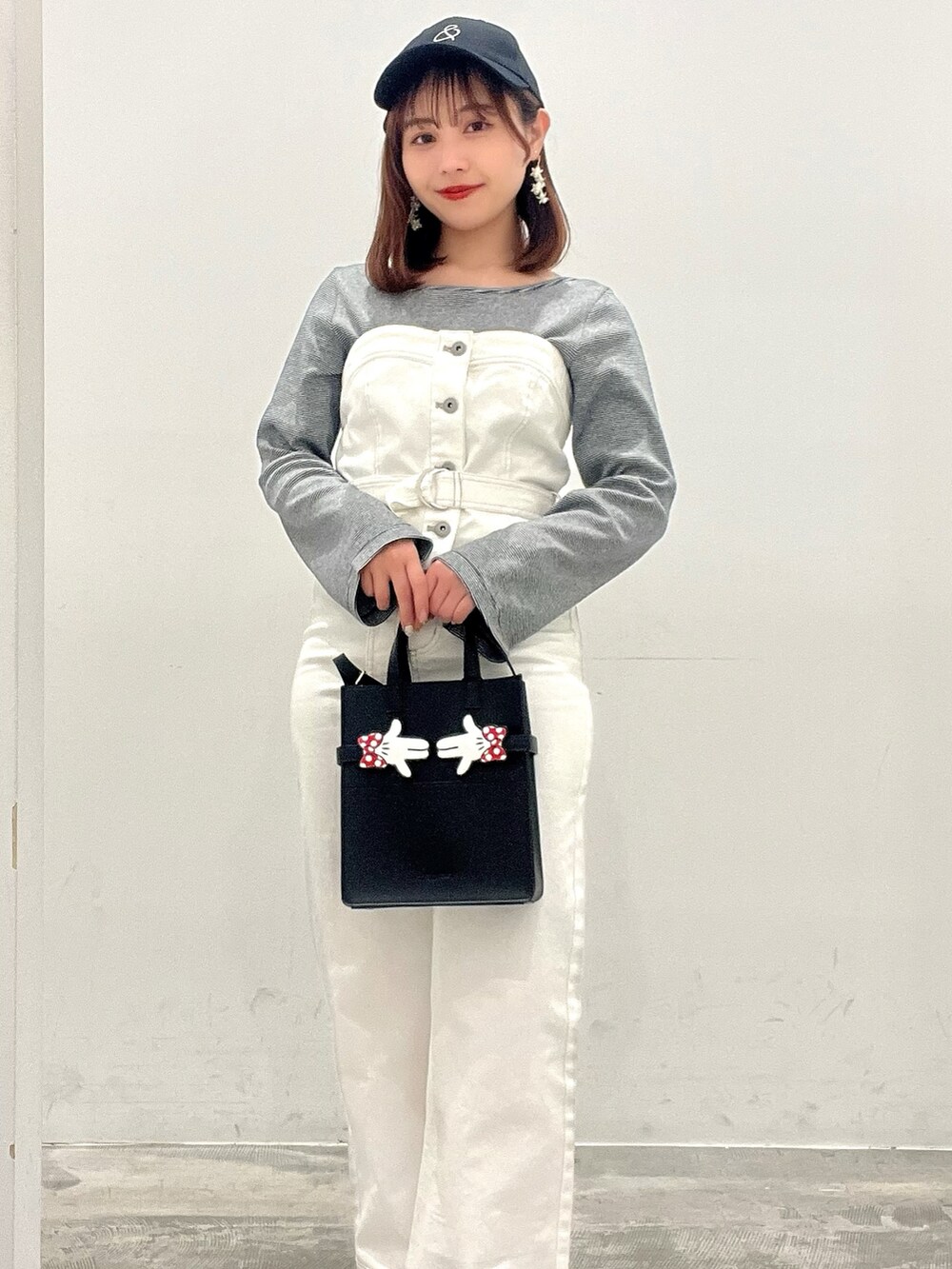 「春、オトナカジュアル、キャップ、今日のコーデ、プチプラ、earth music&ecology、デニム、パンツスタイル、低身長、低身長コーデ」|「Areeamのアイテム(バッグ、ブラック系)」を使った、manaさん(レディース・150cm)の春コーディネートの3枚目の写真