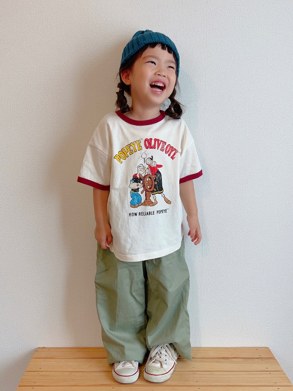 「お出かけコーデ、夏コーデ、リンガーTシャツ、Tシャツ、ワイドパンツ、カーゴパンツ、カラーパンツ、コンバース、スニーカー、白スニーカー、カジュアル、古着MIX、休日スタイル、ストリート、ビッグシルエット」｜「B:MING by BEAMSのB:MING by BEAMS / リブ ワッチキャップ（2~7才）（ニットキャップ/ビーニー、ブルー系）」を使った、ふうさん（キッズ・90cm）の夏コーディネートの2枚目の写真