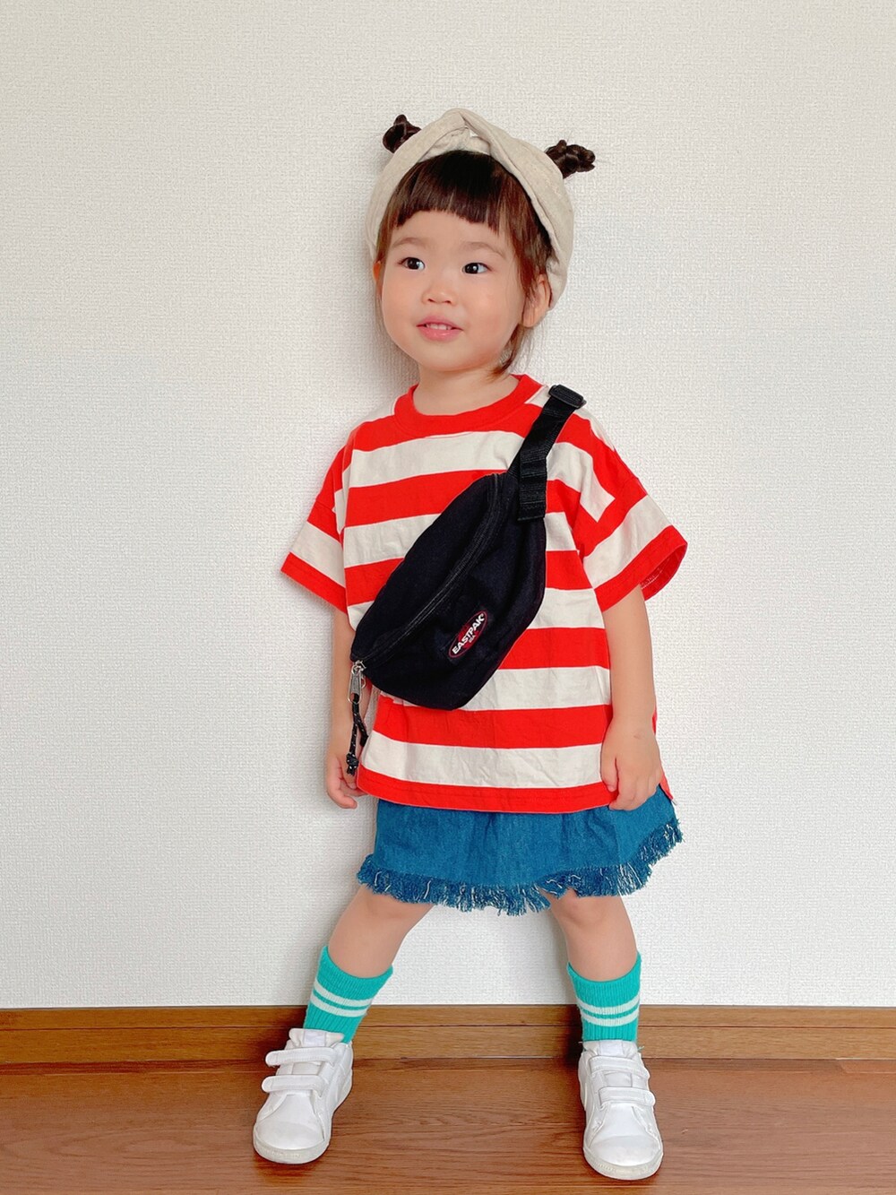 「デニムっていいよね、休日スタイル、カジュアルコーデ、ヘアバンド、ボーダー、デニム、スカート、カラーソックス、ビタミンカラー、スニーカーコーデ、ビッグシルエット、白スニーカー、夏コーデ、夏だ！Tシャツ着よう！、デニムスカート」｜「Handmadeのアイテム（ヘアバンド、ベージュ系）」を使った、ふうさん（キッズ・90cm）の夏コーディネートの2枚目の写真