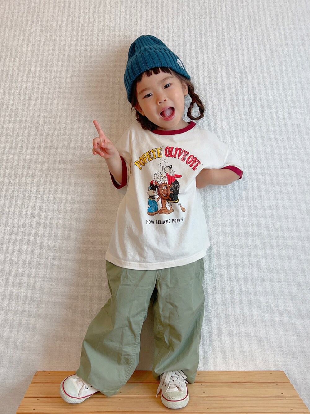 「お出かけコーデ、夏コーデ、リンガーTシャツ、Tシャツ、ワイドパンツ、カーゴパンツ、カラーパンツ、コンバース、スニーカー、白スニーカー、カジュアル、古着MIX、休日スタイル、ストリート、ビッグシルエット」｜「B:MING by BEAMSのB:MING by BEAMS / リブ ワッチキャップ（2~7才）（ニットキャップ/ビーニー、ブルー系）」を使った、ふうさん（キッズ・90cm）の夏コーディネートの3枚目の写真