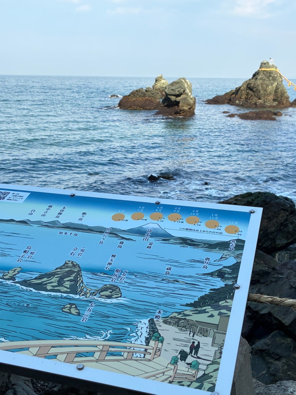 グリーン系のその他パンツ、ブラック系のスニーカー、グリーン系のマフラーを着用したレディースの冬コーディネートの3枚目の写真