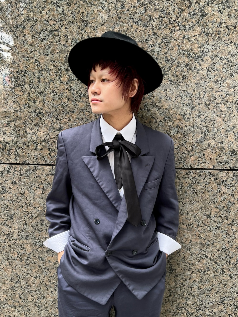 ブラック系のハットを着用したメンズの冬コーディネートの2枚目の写真