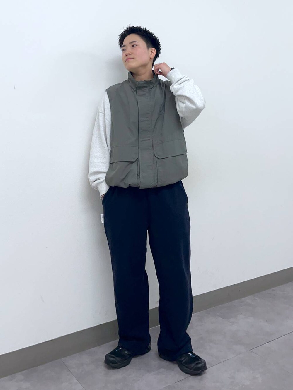 「低身長、個性派、ラフ、デート/ロマンティック、差し色コーデ、高見え、リラックス、ベーシック/シンプル、オーバーサイズ、ワイドパンツ、ロンT、Tシャツ、シャツ、ベスト、キャップ」|「RAGEBLUEの【Healthknit/ヘルスニット】シンカー無地3Pソックス(ソックス/靴下、その他)」を使った、shuさん(メンズ・159cm)の春コーディネートの4枚目の写真