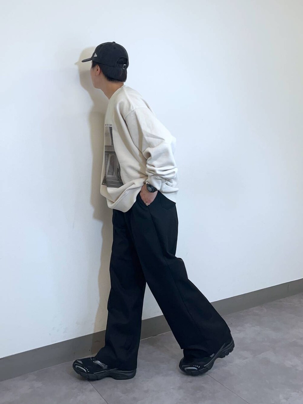 「低身長、個性派、ラフ、デート/ロマンティック、差し色コーデ、高見え、リラックス、ベーシック/シンプル、オーバーサイズ、ワイドパンツ、ロンT、Tシャツ、シャツ、カーディガン、ニット」|「RAGEBLUEの【AIRTHERMAL/高機能中綿】ショート中綿ブルゾン(ダウンジャケット/コート、グリーン系)」を使った、shuさん(メンズ・159cm)の冬コーディネートの4枚目の写真