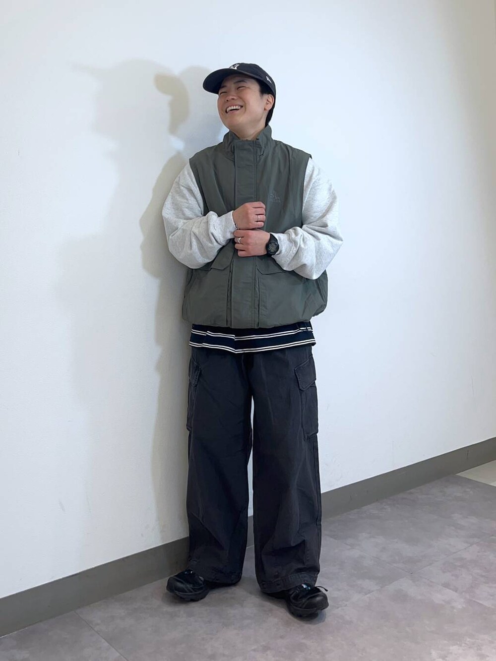 「低身長、個性派、ラフ、デート/ロマンティック、差し色コーデ、高見え、リラックス、ベーシック/シンプル、オーバーサイズ、ワイドパンツ、ロンT、Tシャツ、シャツ、カーディガン、ニット」|「RAGEBLUEの【Healthknit/ヘルスニット】シンカー無地3Pソックス(ソックス/靴下、その他)」を使った、shuさん(メンズ・159cm)の冬コーディネートの4枚目の写真