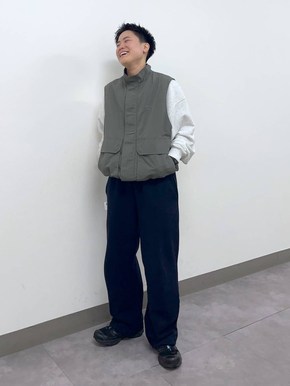 「低身長、個性派、ラフ、デート/ロマンティック、差し色コーデ、高見え、リラックス、ベーシック/シンプル、オーバーサイズ、ワイドパンツ、ロンT、Tシャツ、シャツ、ベスト、キャップ」|「RAGEBLUEの【Healthknit/ヘルスニット】シンカー無地3Pソックス(ソックス/靴下、その他)」を使った、shuさん(メンズ・159cm)の春コーディネートの6枚目の写真