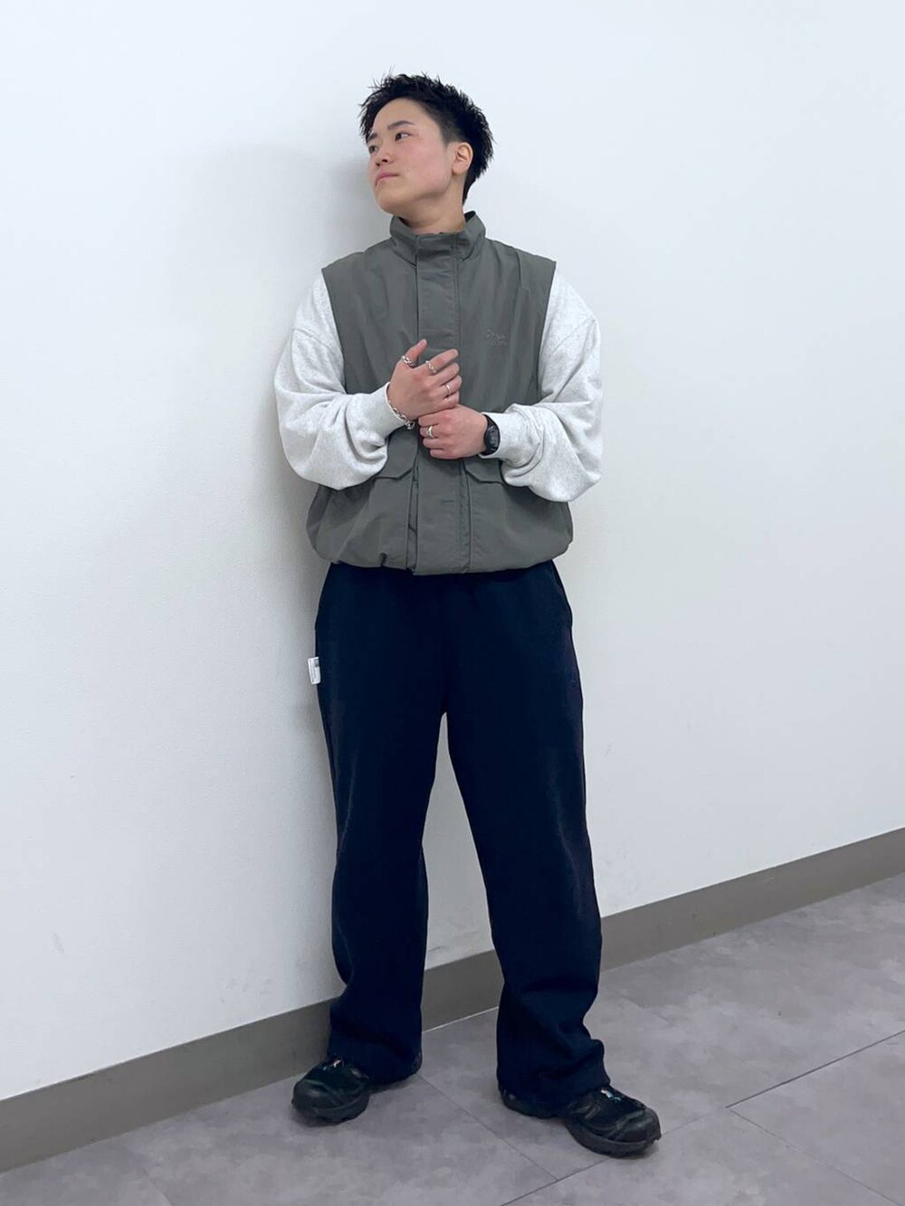 「低身長、個性派、ラフ、デート/ロマンティック、差し色コーデ、高見え、リラックス、ベーシック/シンプル、オーバーサイズ、ワイドパンツ、ロンT、Tシャツ、シャツ、ベスト、キャップ」|「RAGEBLUEの【Healthknit/ヘルスニット】シンカー無地3Pソックス(ソックス/靴下、その他)」を使った、shuさん(メンズ・159cm)の春コーディネートの5枚目の写真