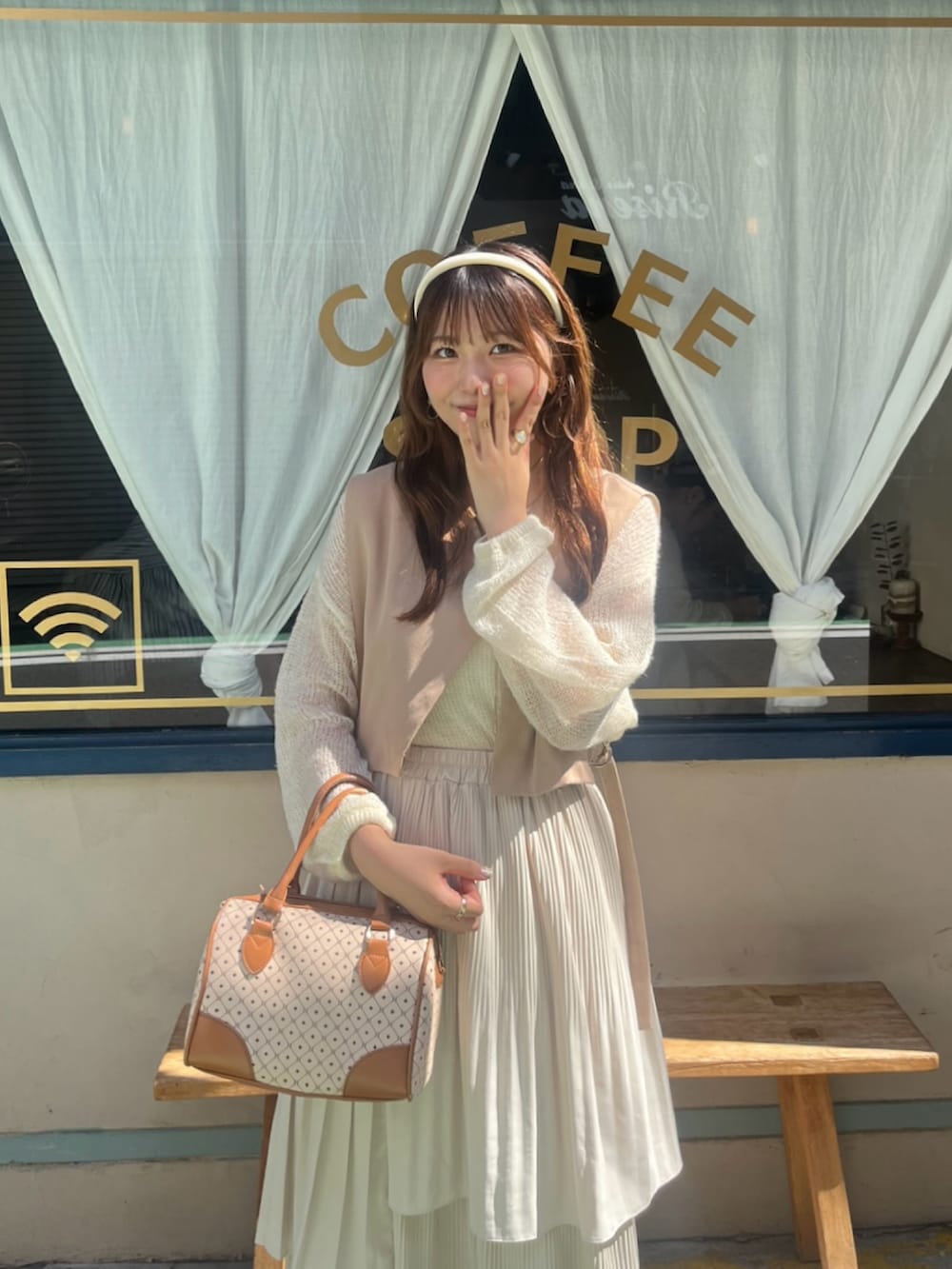 「淡色コーデ、オトナ女子、大人かわいい、秋コーデ」｜「archivesのプリーツティアードスカート／（スカート、ホワイト系）」を使った、れいぴ🐥🍨さん（骨格ストレート・レディース・158cm）の秋コーディネートの2枚目の写真