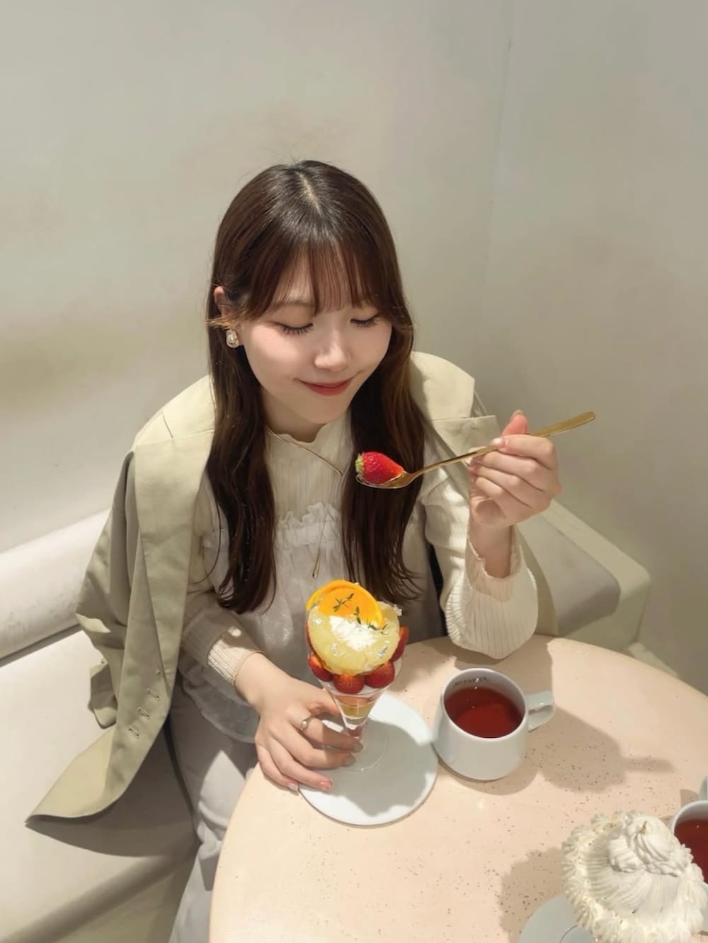 「大人カジュアルコーデ、オトナカワイイ、休日コーデ、骨格ストレート、春ファッション、ジャケットコーデ、パンツスタイル、プチプラ」｜「GUのアイテム（パンツ、ベージュ系）」を使った、れいぴ🐥🍨さん（骨格ストレート・レディース・158cm）の春コーディネートの3枚目の写真
