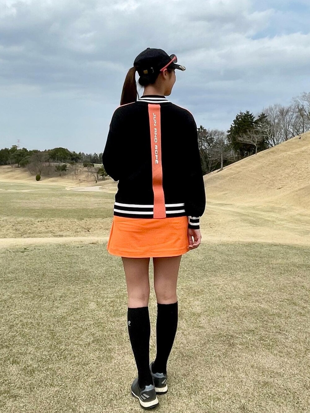 スカート（オレンジ系）を使った「ゴルフウェア」の人気ファッション