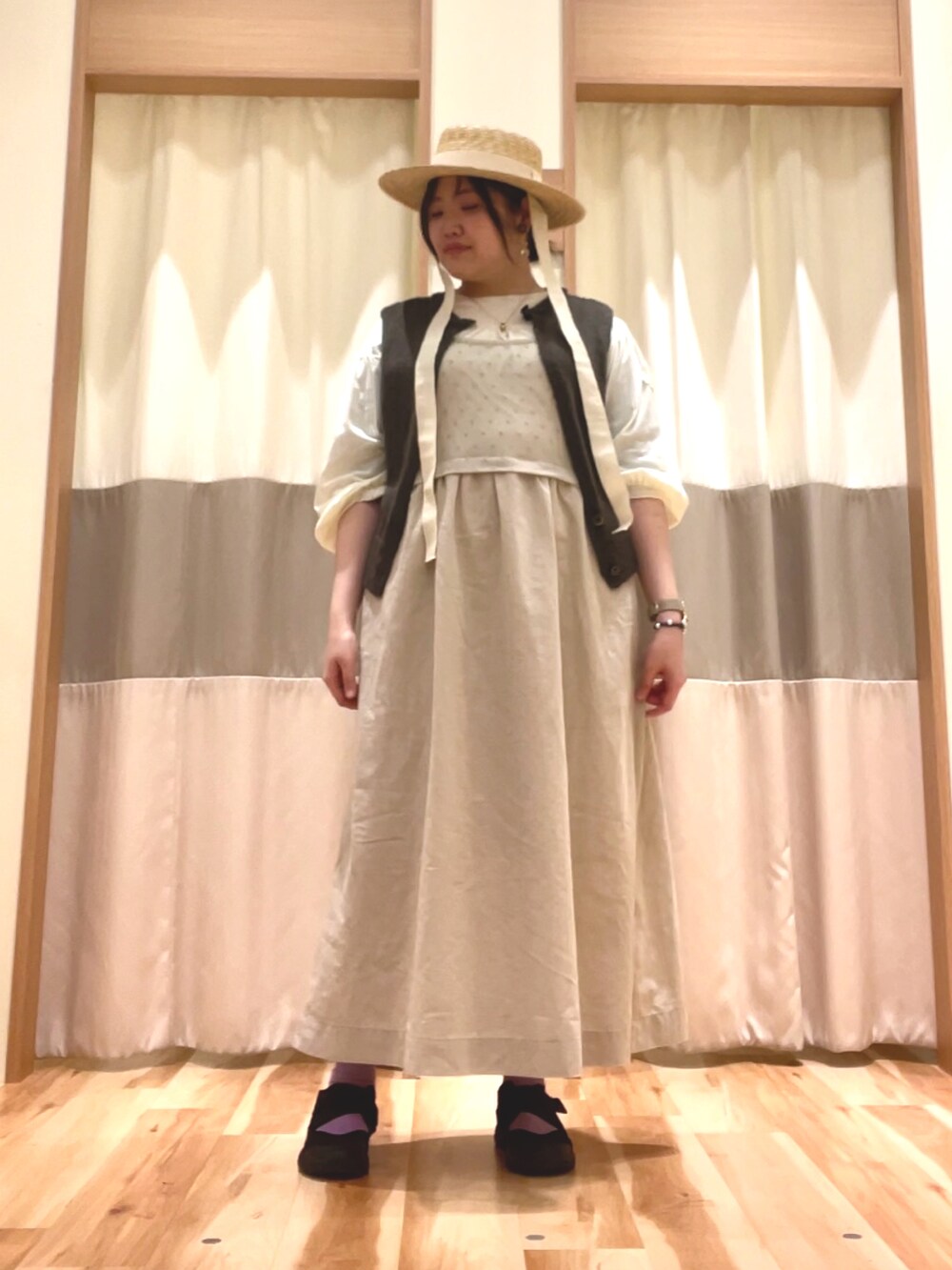 「Samansa Mos2、ゆべし×SamansaMos2、ゆべしコラボ、ナチュラルガーリー、春めき満開コーデ、春コーデ、ベージュ」｜「Samansa Mos2のアイテム（ベスト、グレー系）」を使った、bebeさん（レディース・159cm）の春コーディネートの2枚目の写真